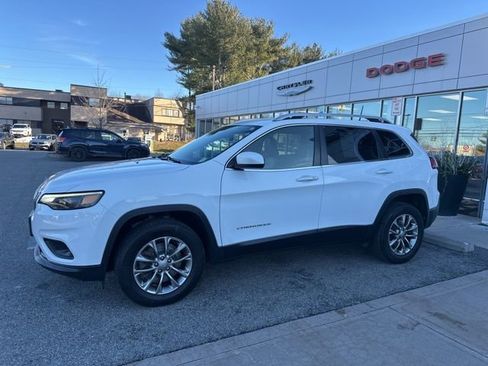Used 2019 Jeep Cherokee Latitude Plus w/ Comfort/Convenience Group image 2