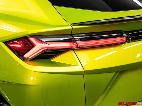 Used 2023 Lamborghini Urus Performante AWD/4WD image 22