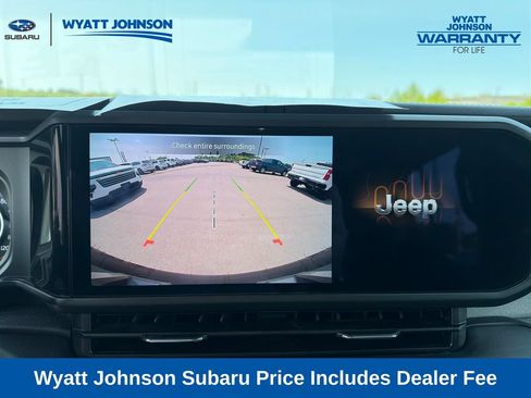 Used 2025 Jeep Wrangler Unlimited Sahara AWD/4WD image 27
