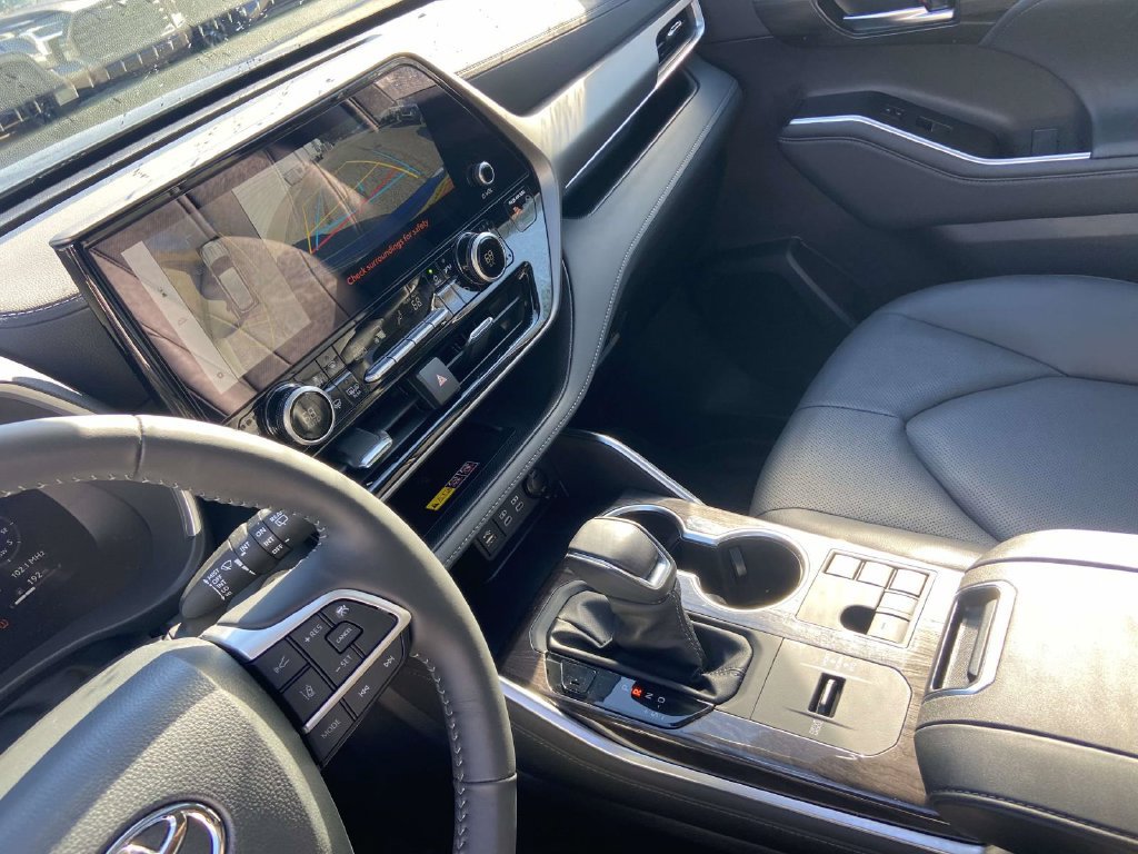 Used 2026 Toyota Highlander Limited AWD/4WD image 28