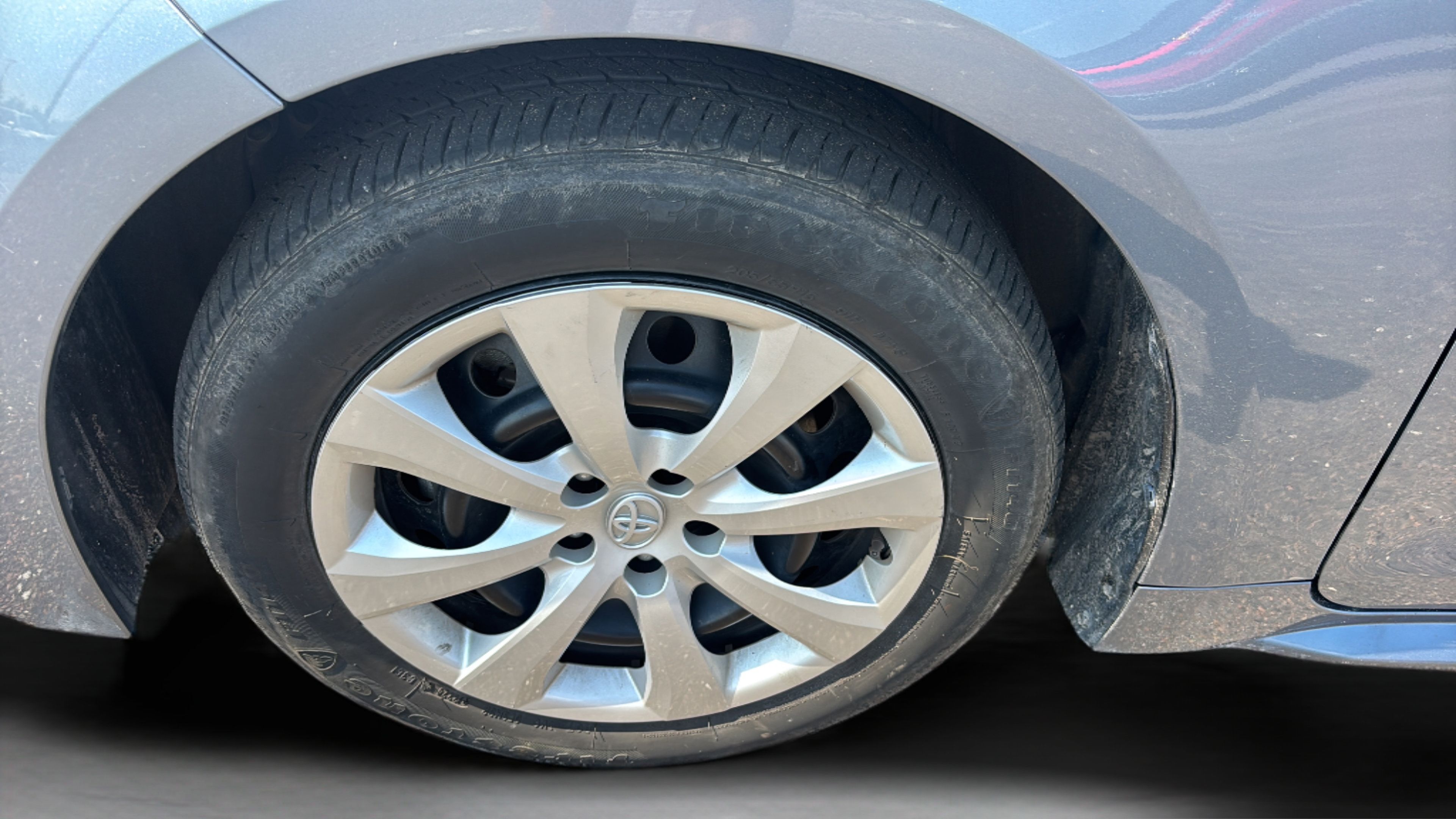 Used 2025 Toyota Corolla LE FWD image 30