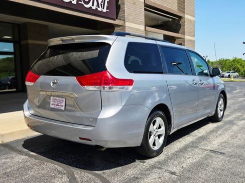 Used 2014 Toyota Sienna LE image 6