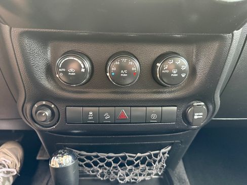 Used 2013 Jeep Wrangler Sahara w/ Connectivity Group AWD/4WD image 27