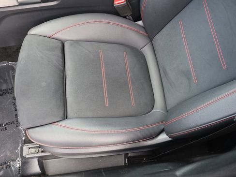 Used 2023 Mercedes-Benz GLB 250 image 30