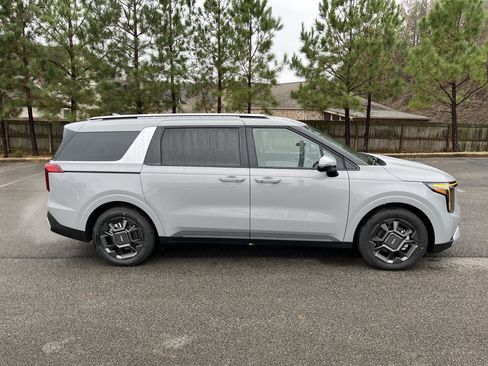 New 2026 Kia Carnival EX FWD image 30
