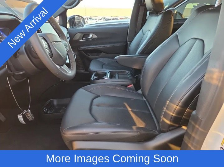 Used 2027 Chrysler Pacifica Select FWD image 7