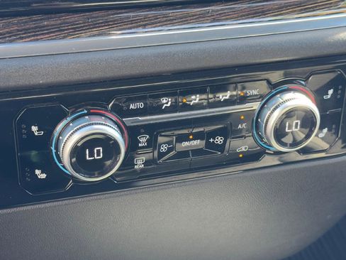 Used 2024 GMC Sierra 1500 SLE image 15