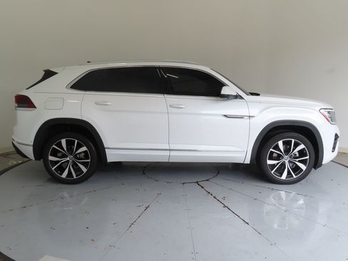Used 2024 Volkswagen Atlas Cross Sport SEL Premium R-Line AWD/4WD image 2