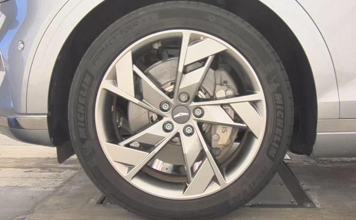 Used 2023 Genesis Electrified GV70 AWD/4WD image 19