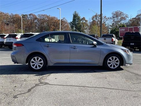 Used 2022 Toyota Corolla LE image 6