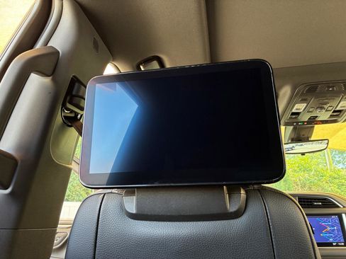 Used 2021 GMC Yukon XL Denali w/ Denali Premium Package image 33