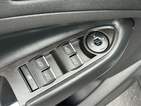 Used 2019 Ford Escape SE FWD image 15