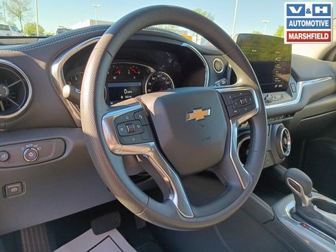 Used 2025 Chevrolet Blazer LT AWD/4WD image 4