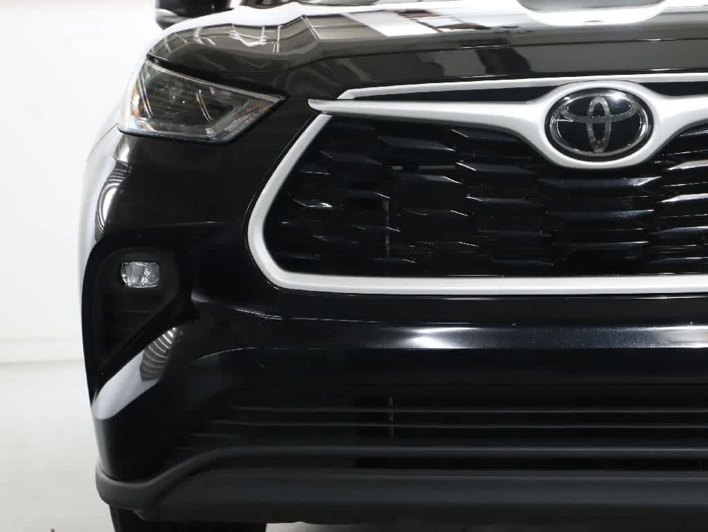 Used 2024 Toyota Highlander XLE AWD/4WD image 6