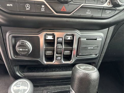 Used 2021 Jeep Wrangler Unlimited Sport image 29