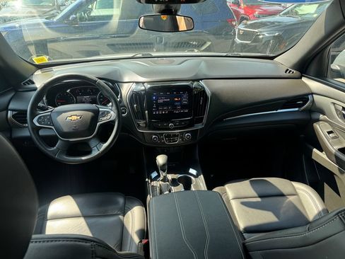 Used 2023 Chevrolet Traverse LT AWD/4WD image 11