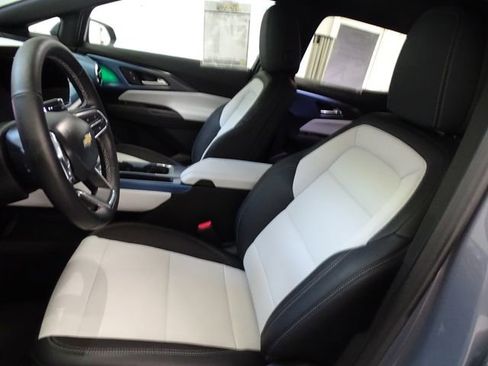 Used 2025 Chevrolet Equinox EV LT FWD image 2