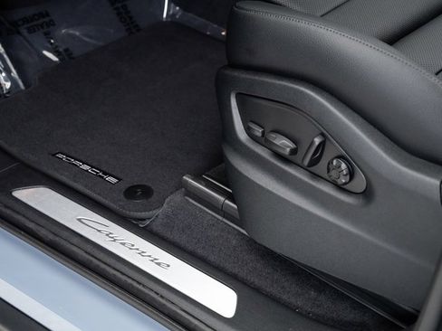 Used 2025 Porsche Cayenne image 12