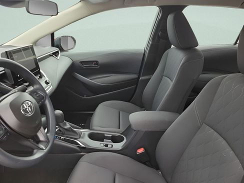 Used 2025 Toyota Corolla LE image 17