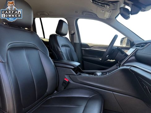 Used 2023 Jeep Grand Cherokee Limited image 15