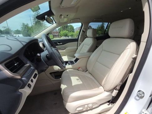 Used 2023 GMC Acadia Denali AWD/4WD image 13