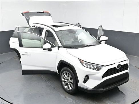 Used 2020 Toyota RAV4 XLE Premium image 50