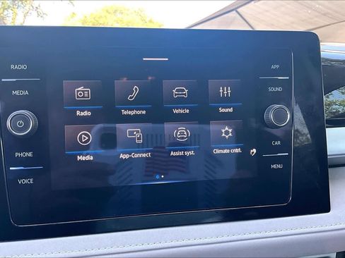 Used 2025 Volkswagen Taos SE w/ Black Wheel Package image 36