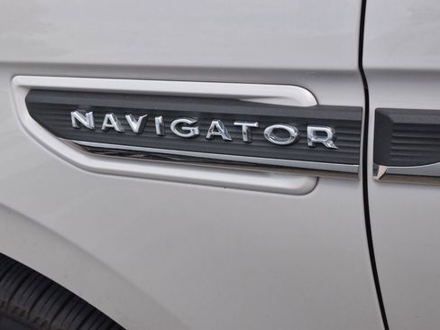Certified 2022 Lincoln Navigator Reserve AWD/4WD image 10