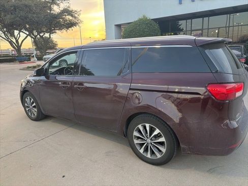 Used 2018 Kia Sedona SX image 4