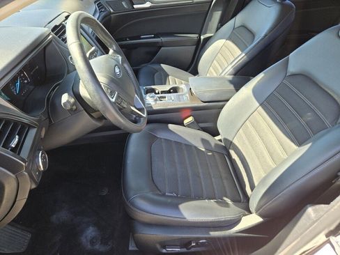 Used 2018 Ford Fusion SE w/ Equipment Group 201A FWD image 11