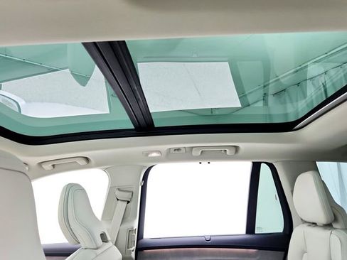 New 2026 Volvo XC90 B6 Ultra image 18