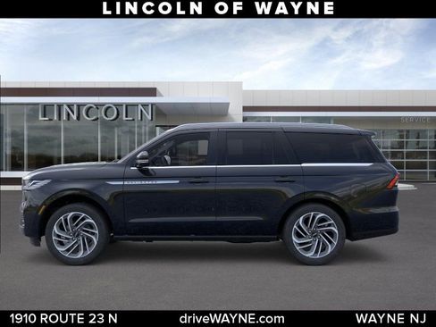 New 2025 Lincoln Navigator Reserve AWD/4WD image 3