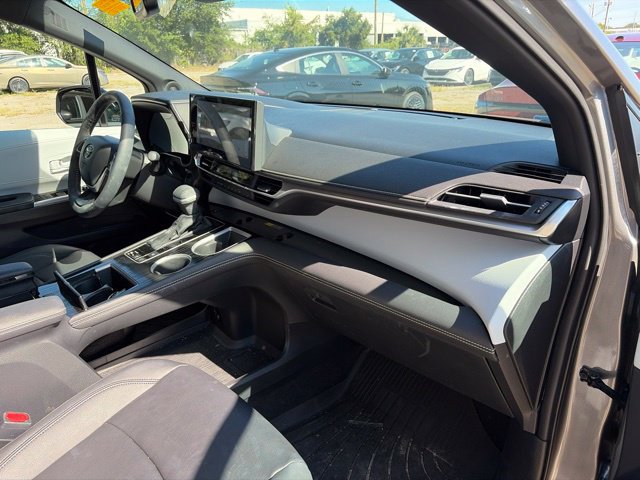 Used 2026 Toyota Sienna XSE FWD image 11