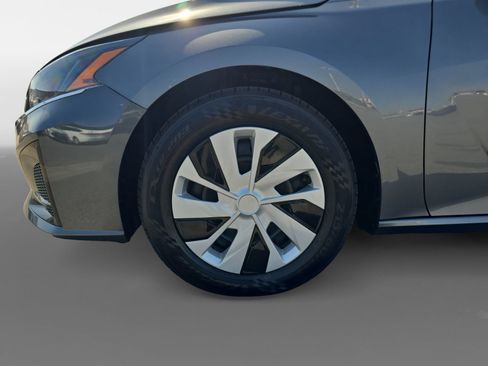 Used 2025 Nissan Altima 2.5 S FWD image 14