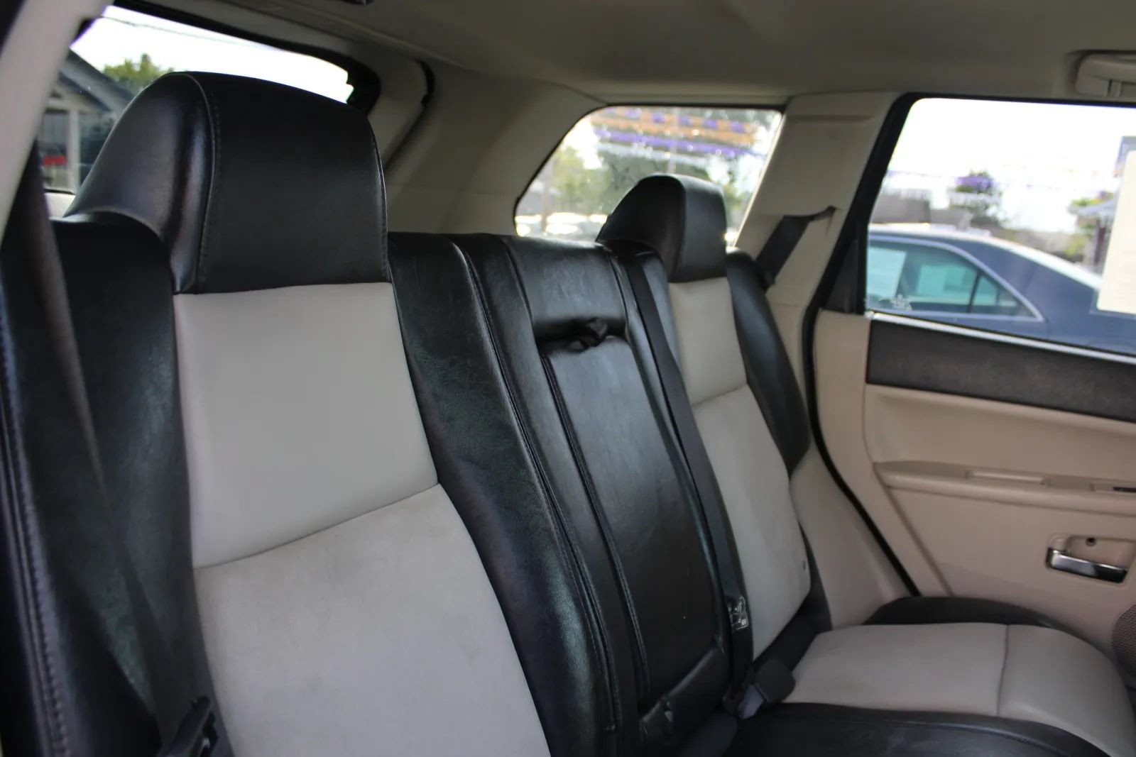 Used 2010 Jeep Grand Cherokee Limited w/ Trailer Tow Group IV AWD/4WD image 51