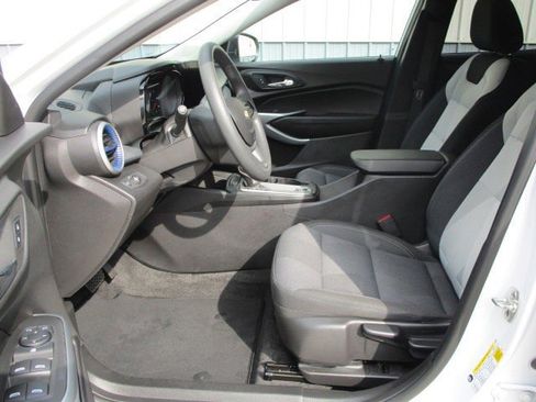 Used 2025 Chevrolet Trax LS image 11