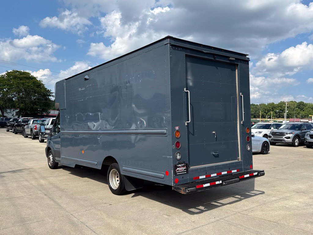 Used 2022 Ford Transit 350 DRW RWD image 4