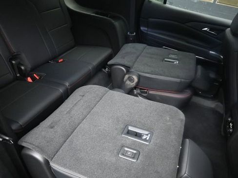Used 2026 Chevrolet Traverse RS FWD image 27
