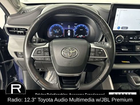 Used 2023 Toyota Highlander Platinum AWD/4WD image 12