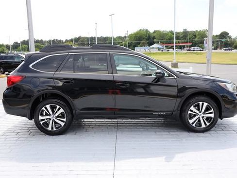Used 2019 Subaru Outback 2.5i Limited w/ Protection Package #1 AWD/4WD image 6