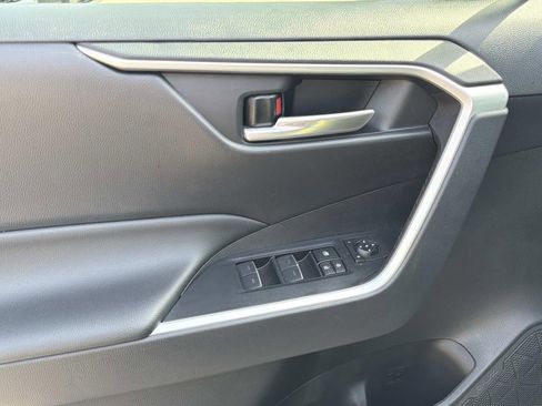 Used 2023 Toyota RAV4 XLE Premium image 11