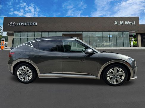 Used 2025 Genesis GV60 RWD image 4