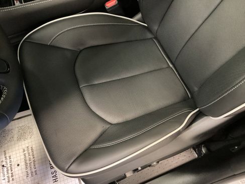 New 2026 Chrysler Pacifica Limited w/ S Appearance Package AWD/4WD image 17