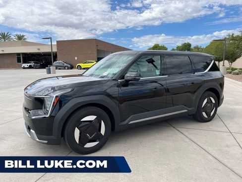 Used 2024 Kia EV9 Light Long Range RWD image 1