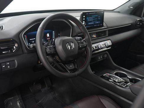Used 2025 Honda Pilot Black Edition image 24