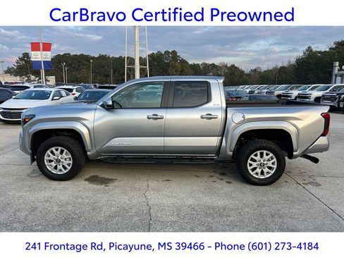 Used 2025 Toyota Tacoma SR5 image 3