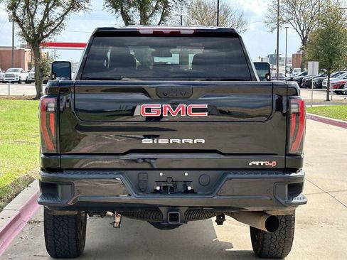 Used 2025 GMC Sierra 2500 AT4 image 5