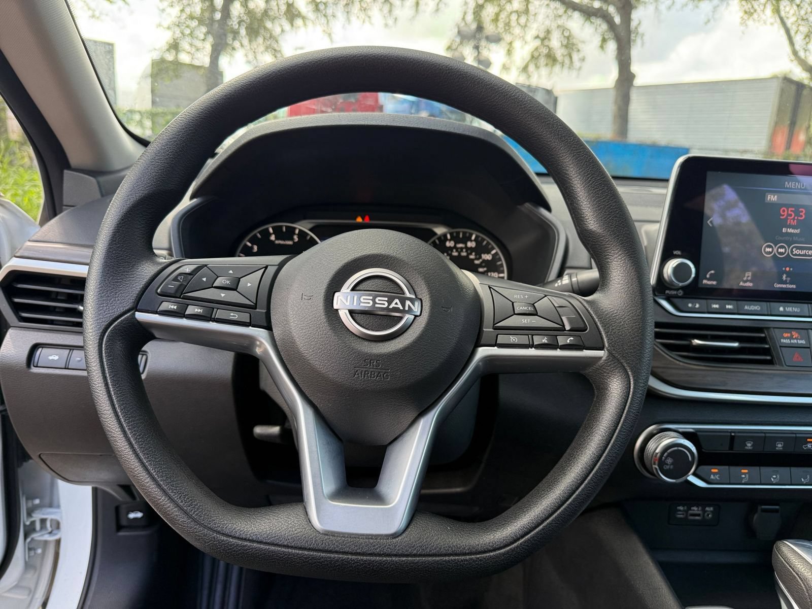 Used 2025 Nissan Altima 2.5 SV FWD image 24