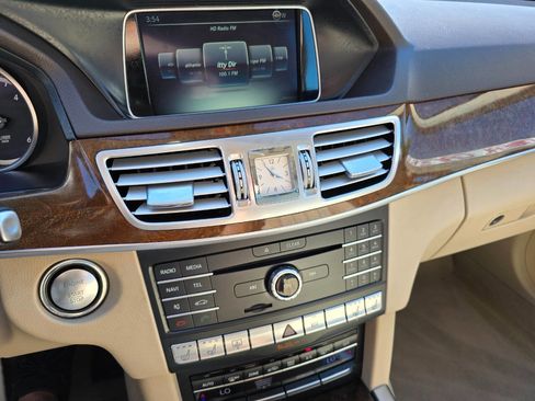 Used 2016 Mercedes-Benz E 250 4MATIC Sedan image 16