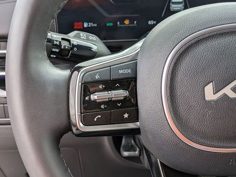 Used 2025 Kia Carnival SX Prestige FWD image 19